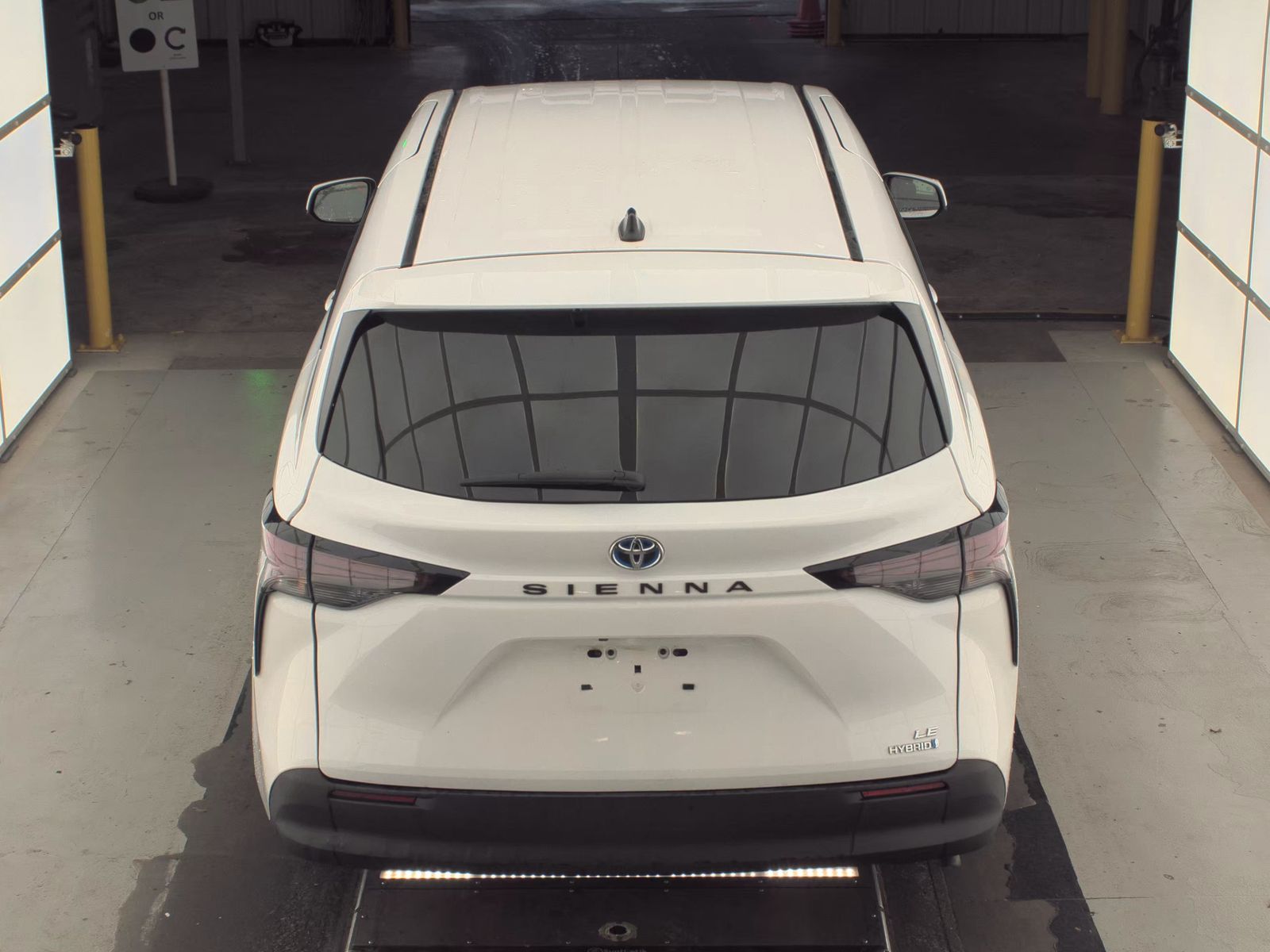 2024 Toyota Sienna LE FWD