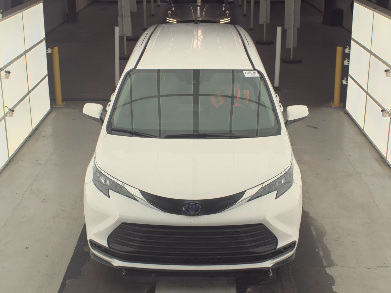 2024 Toyota Sienna LE FWD