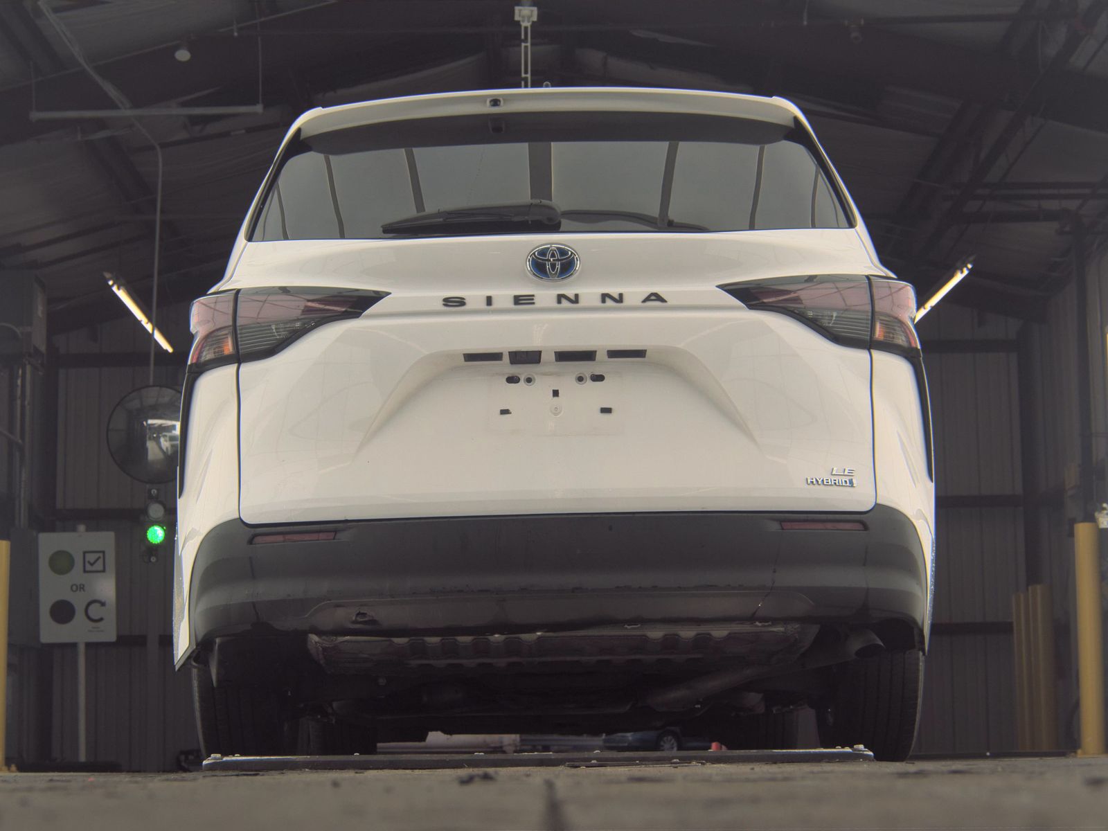 2024 Toyota Sienna LE FWD