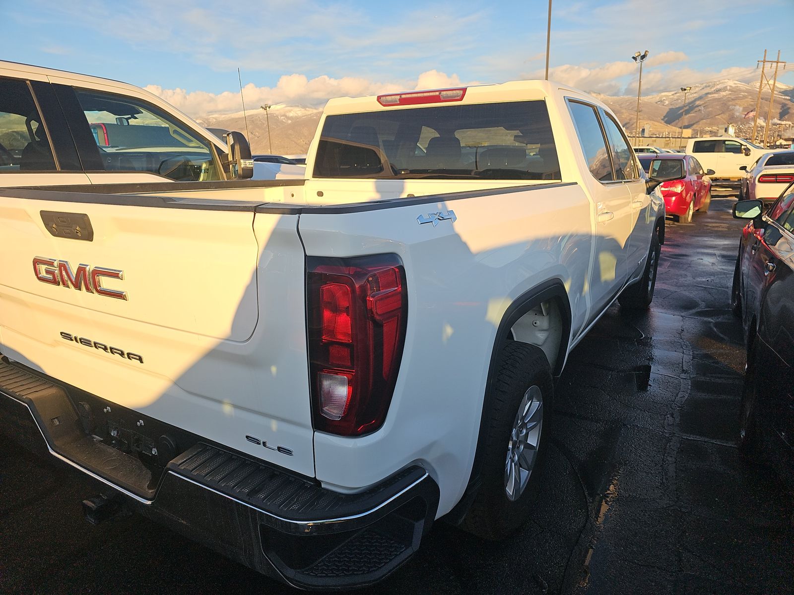 2023 GMC SIERRA 1500 SLE GAS WHITE SHORT BED SINGLE - Image 4
