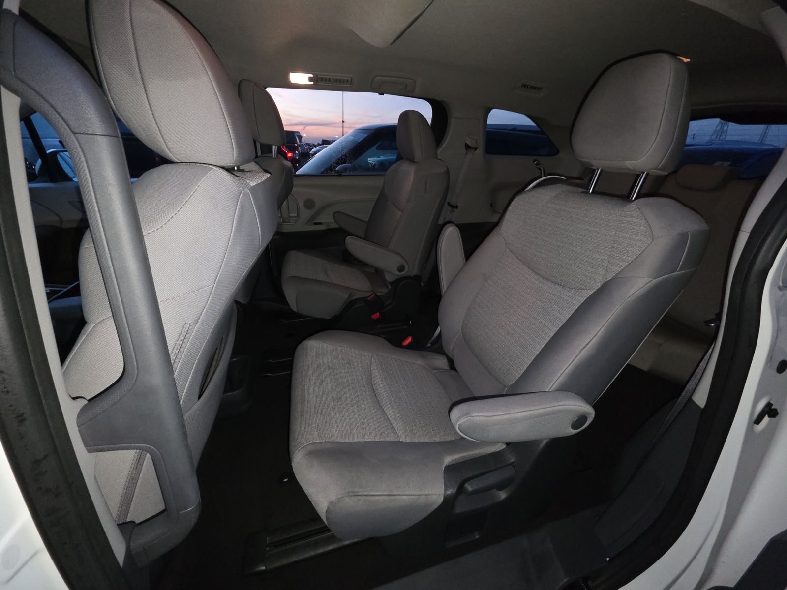 2024 Toyota Sienna LE FWD