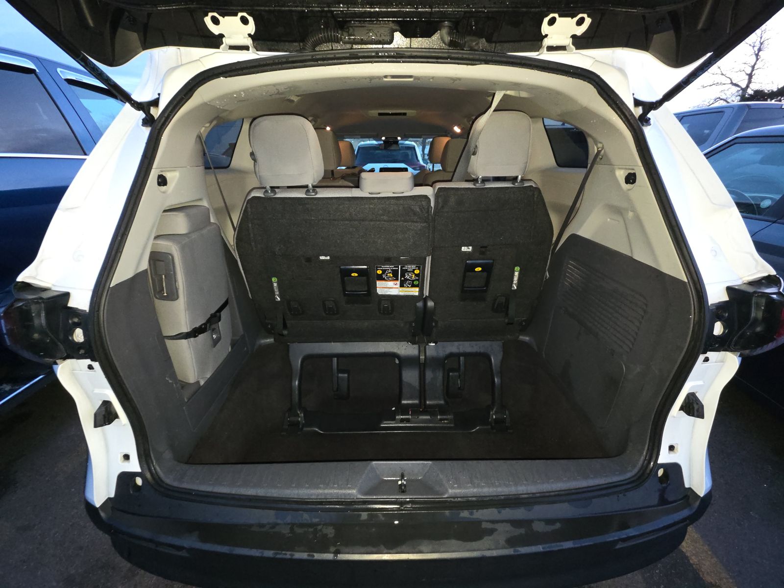 2024 Toyota Sienna LE FWD