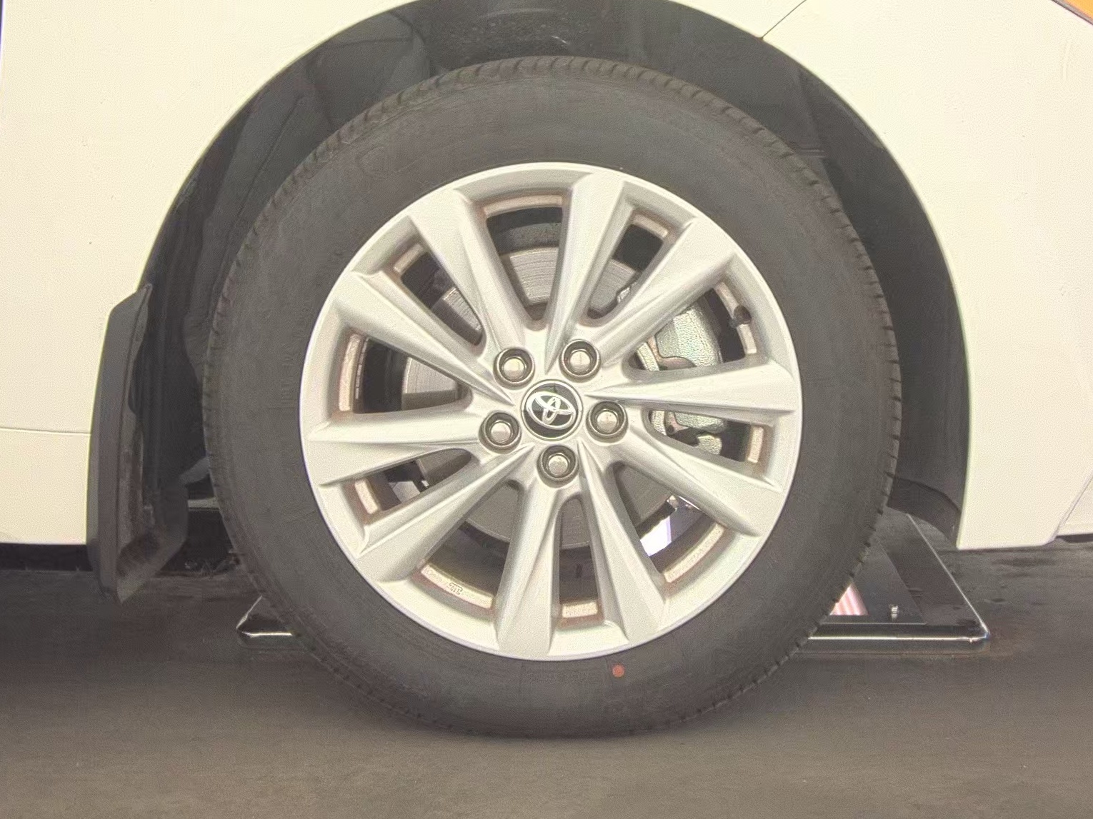 2025 Toyota Corolla LE FWD