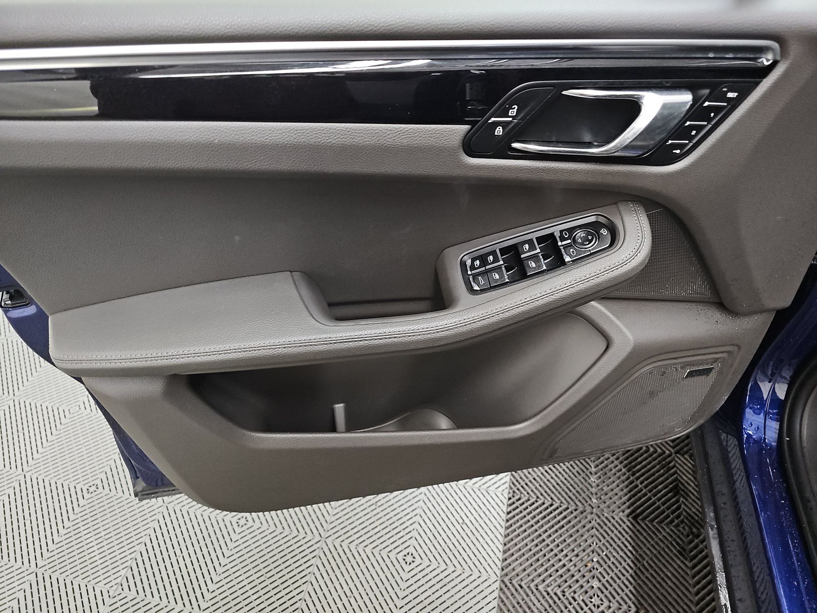 2024 Porsche Macan Base AWD