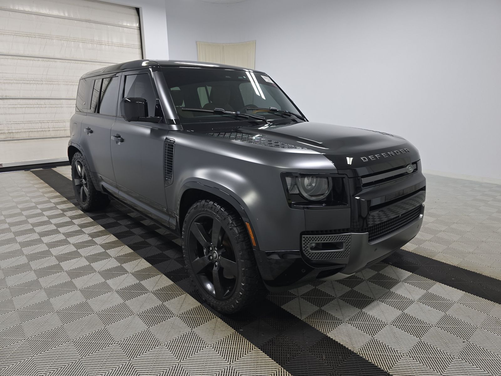 2023 Land Rover Defender 110 V8 AWD