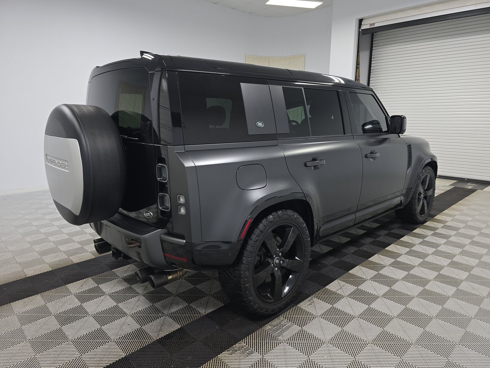 2023 Land Rover Defender 110 V8 AWD