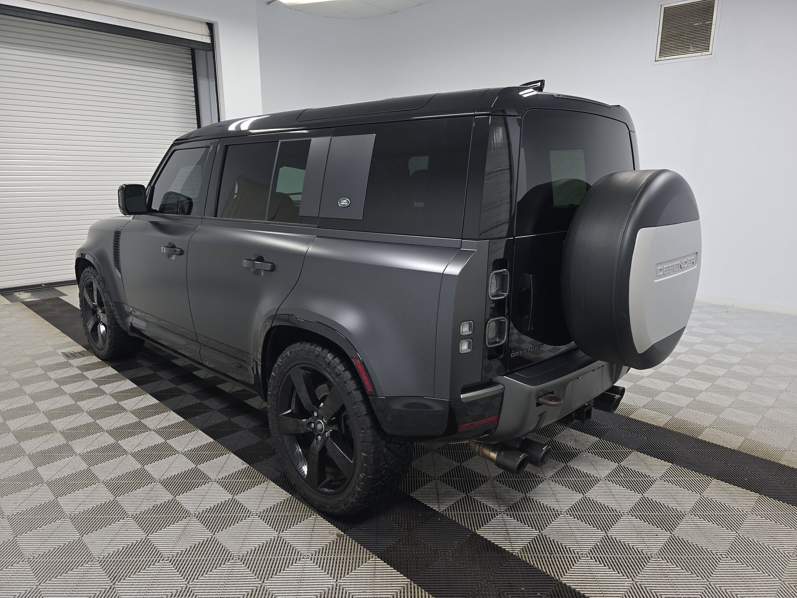 2023 Land Rover Defender 110 V8 AWD