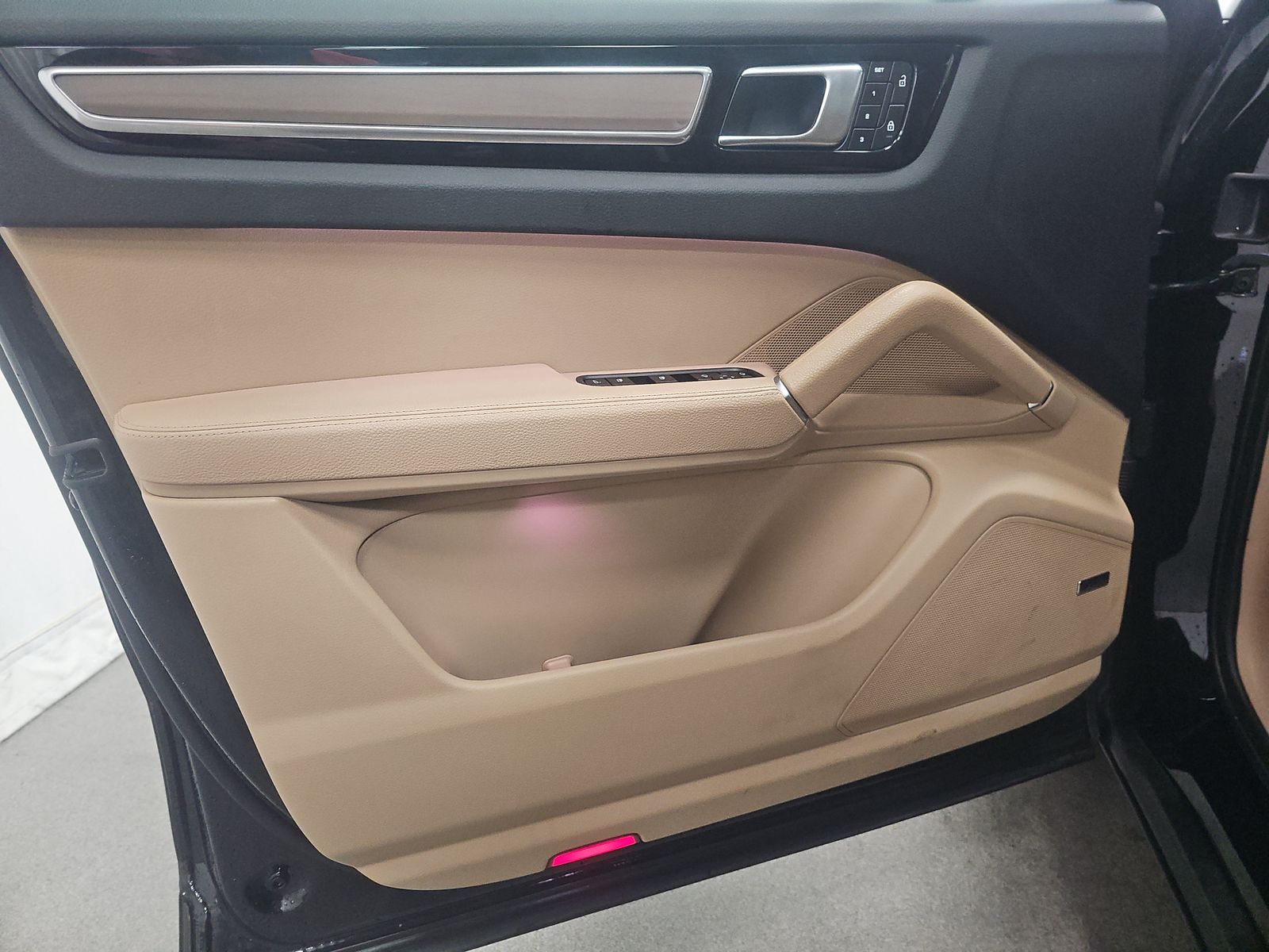 2023 Porsche Cayenne Platinum Edition AWD