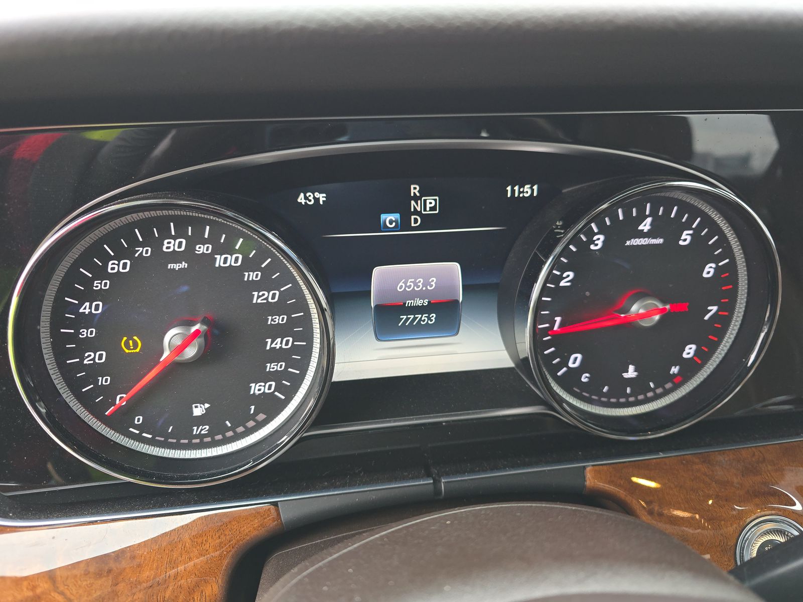Mercedes-Benz E 300 Luxury 4MATIC Sedan снимка Mercedes-Benz E 300 Luxury 4MATIC Sedan