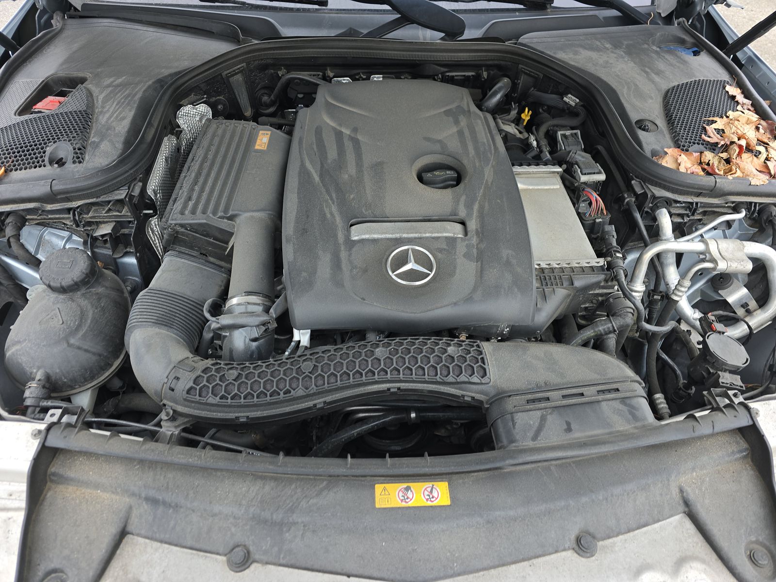 Mercedes-Benz E 300 Luxury 4MATIC Sedan снимка Mercedes-Benz E 300 Luxury 4MATIC Sedan