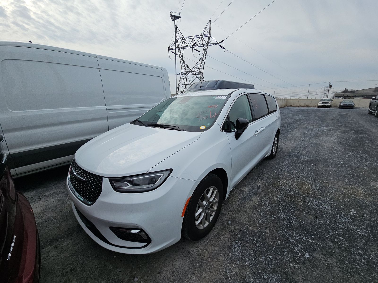 2024 Chrysler Pacifica Touring L's photo