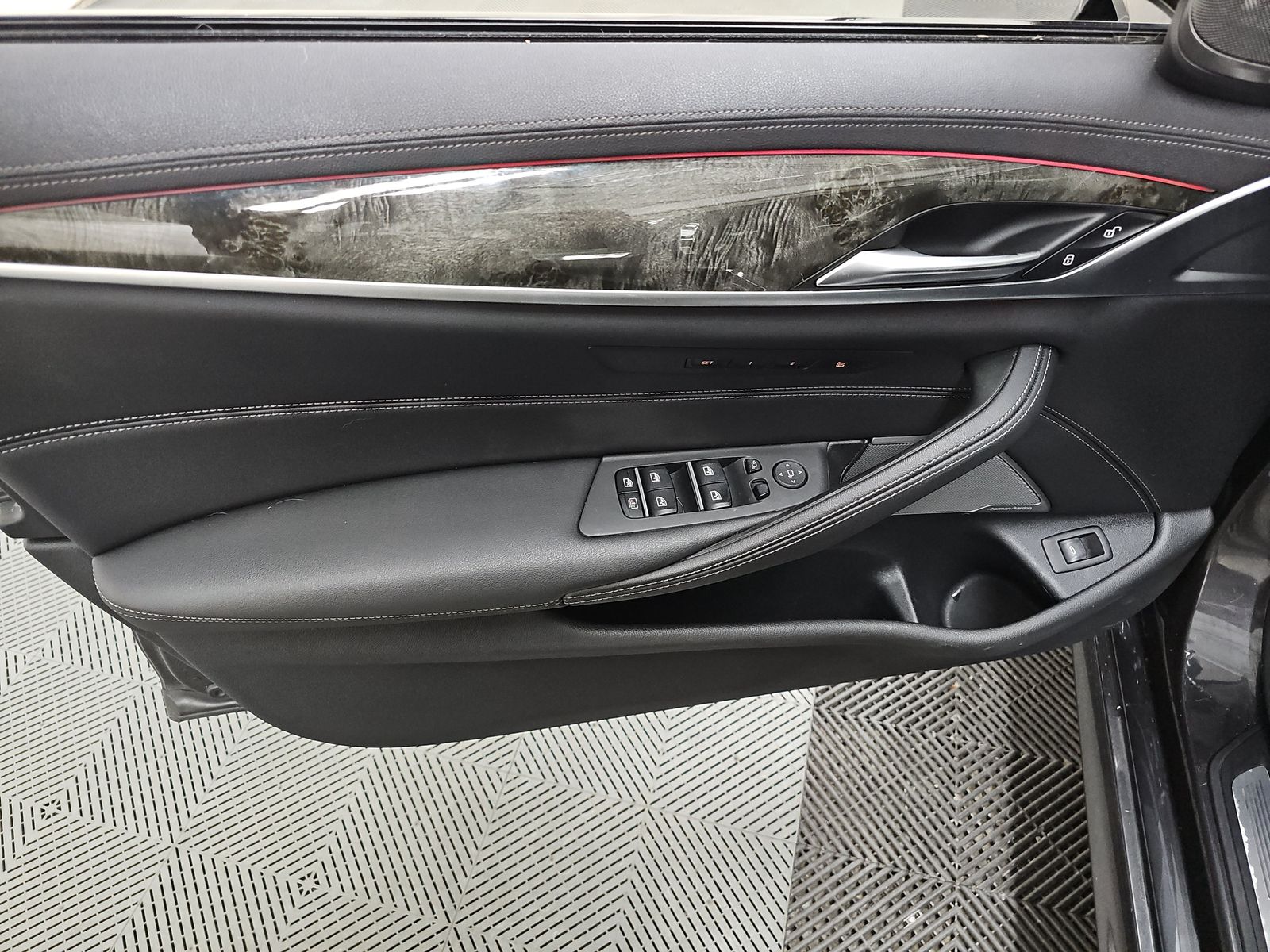 2023 BMW 5 Series M550i xDrive AWD