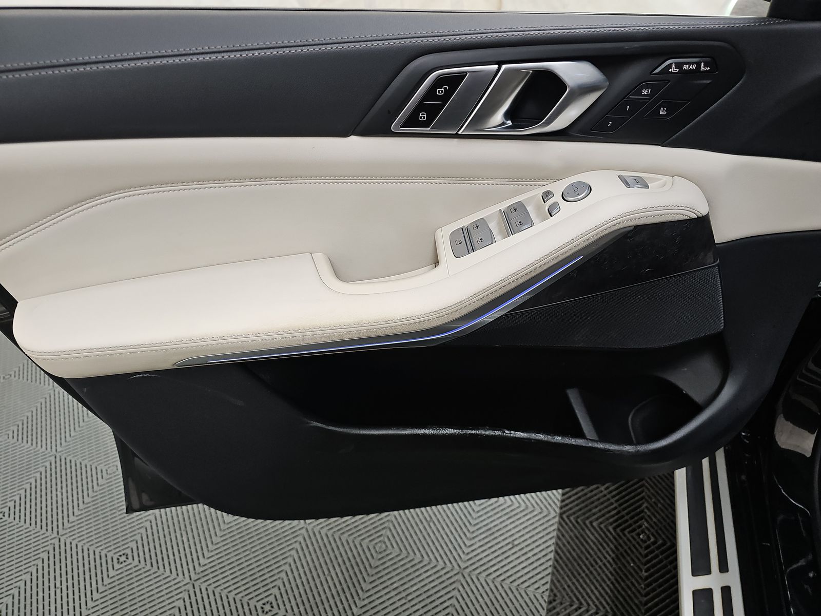 2023 BMW X7 xDrive40i AWD