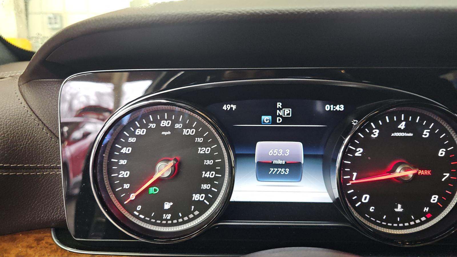 Mercedes-Benz E 300 Luxury 4MATIC Sedan снимка Mercedes-Benz E 300 Luxury 4MATIC Sedan