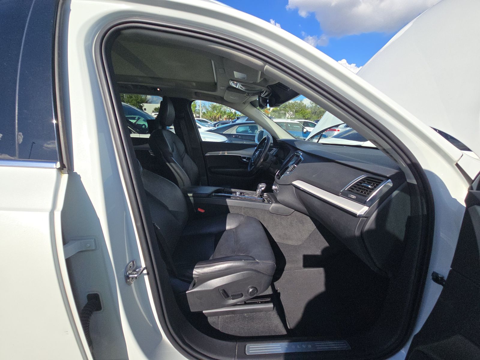 2021 Volvo XC90 T5 Momentum FWD