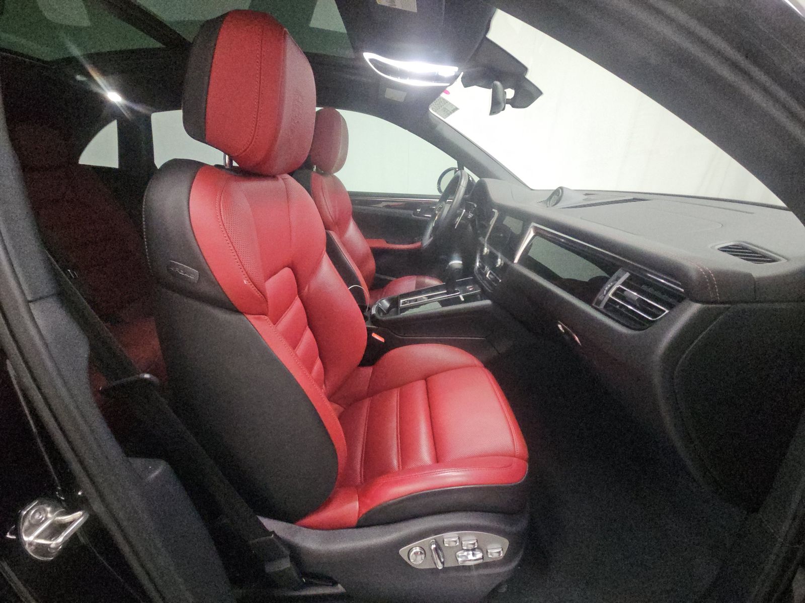 2022 Porsche Macan S AWD