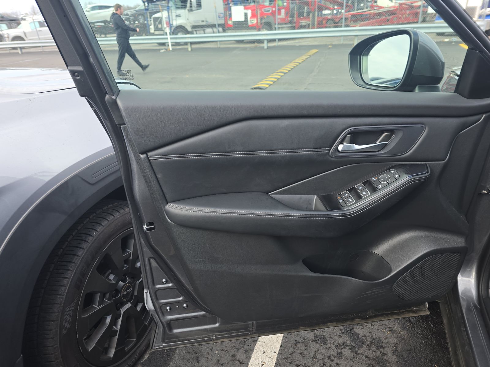 2025 Nissan Rogue SL FWD