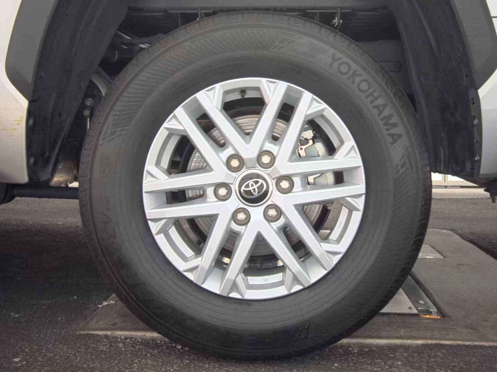 2025 Toyota Tundra SR5 AWD