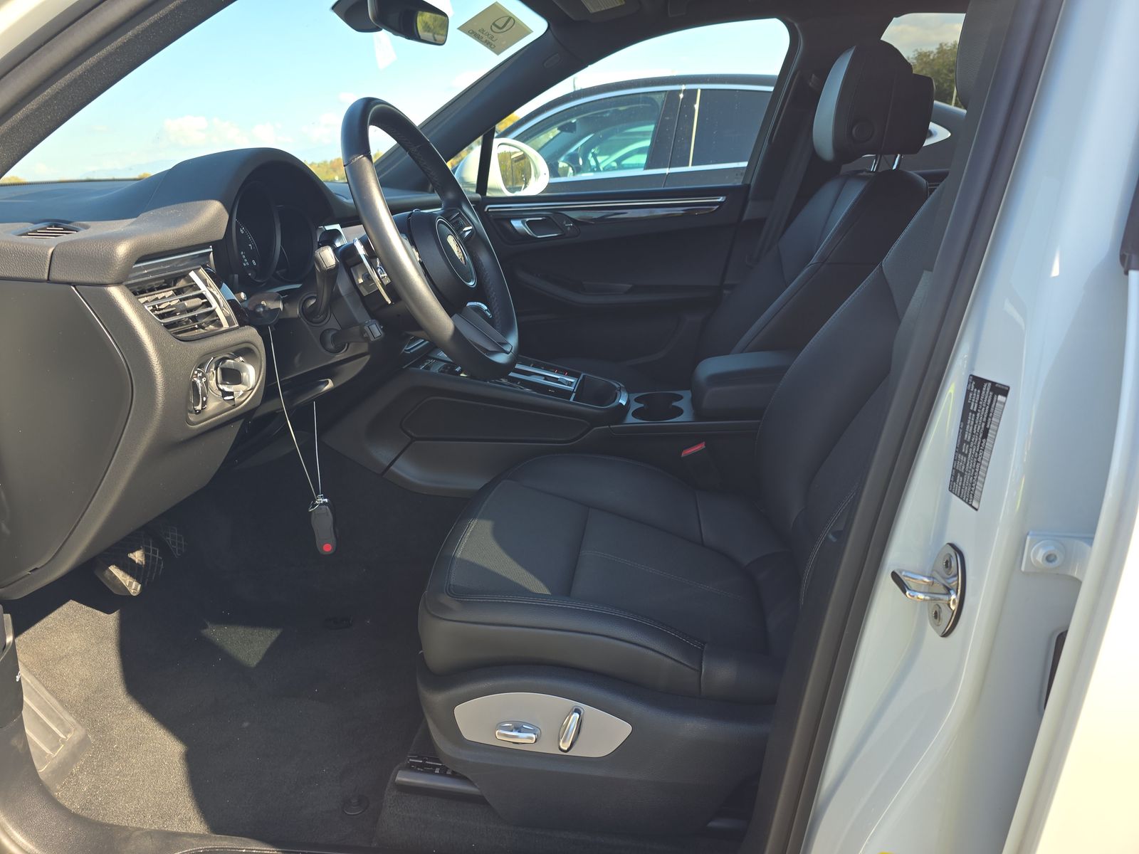 2024 Porsche Macan Base AWD