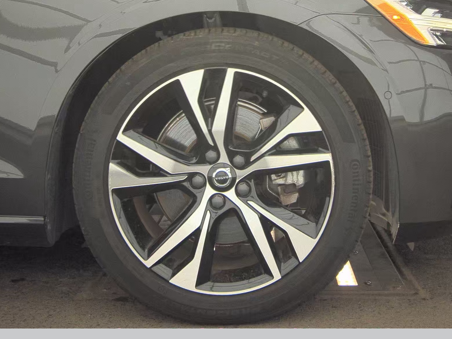 2023 Volvo S60 B5 Plus AWD