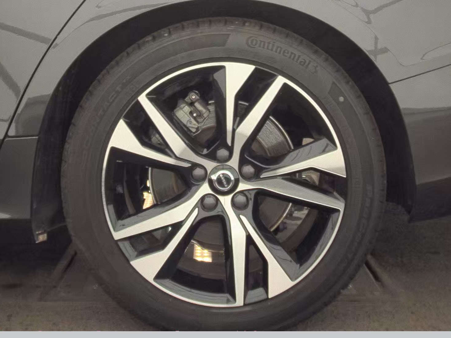 2023 Volvo S60 B5 Plus AWD