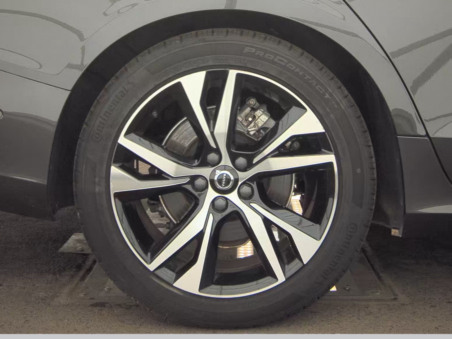 2023 Volvo S60 B5 Plus AWD