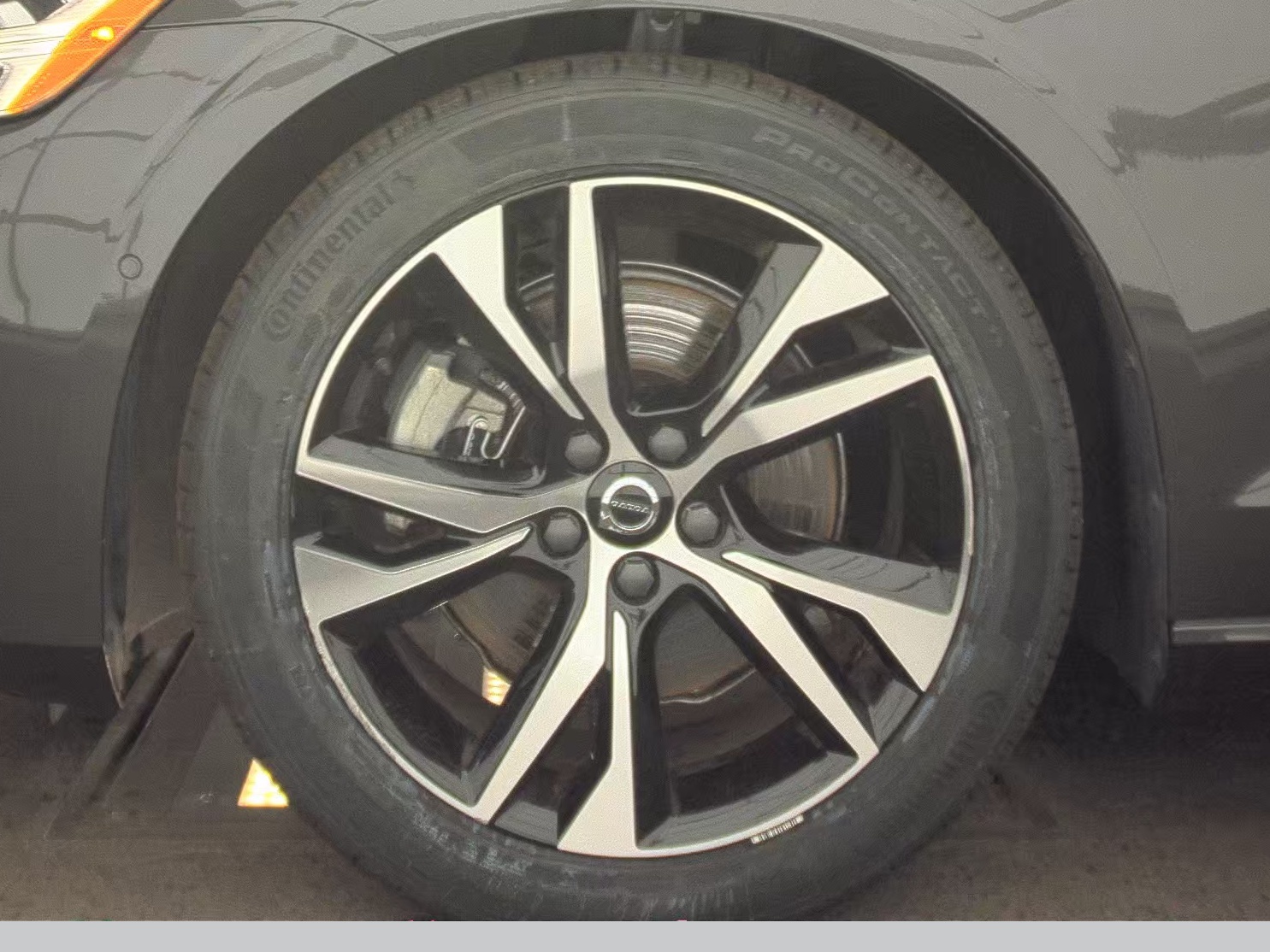 2023 Volvo S60 B5 Plus AWD