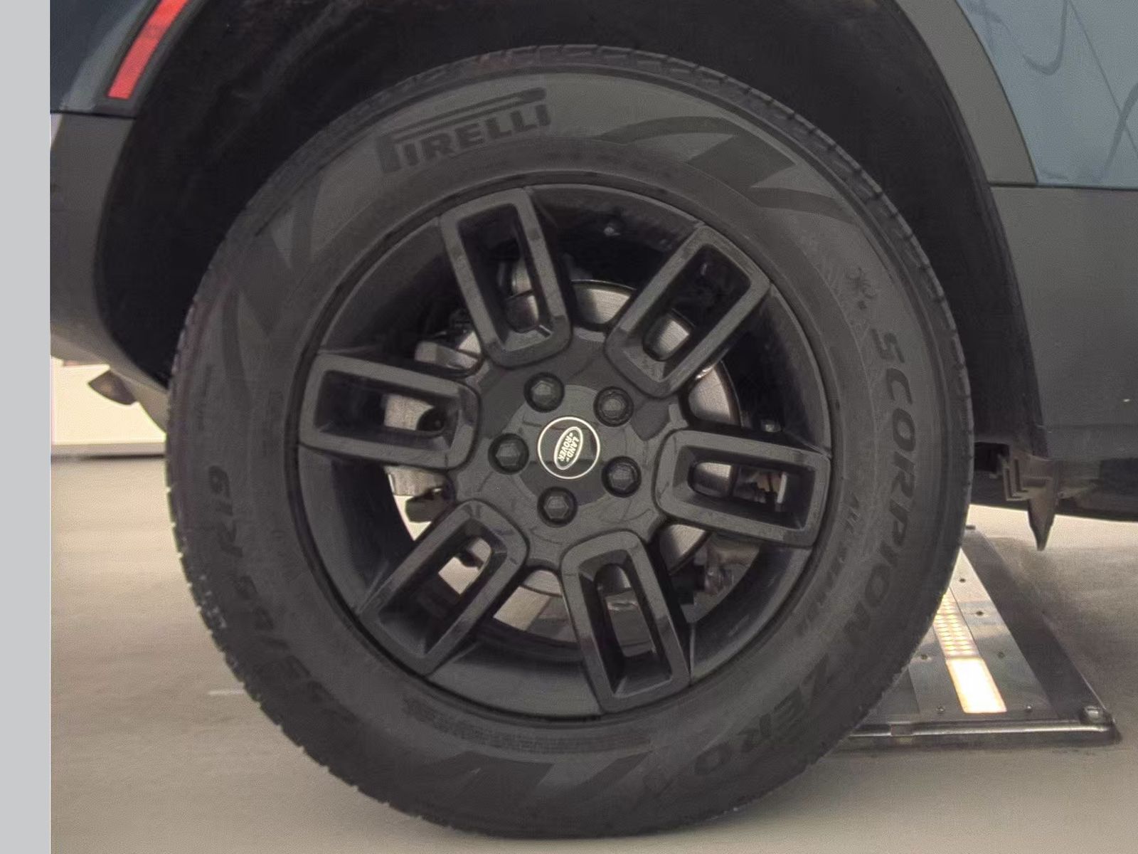 2023 Land Rover Defender 110 30th Anniversary Edition AWD