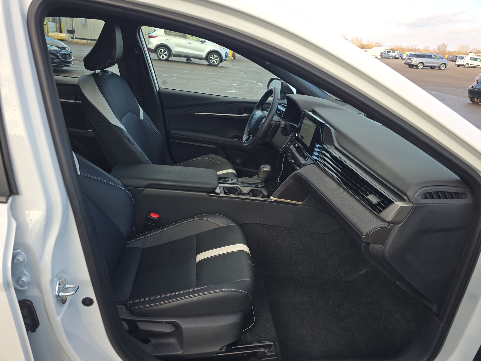 2025 Toyota Camry SE FWD