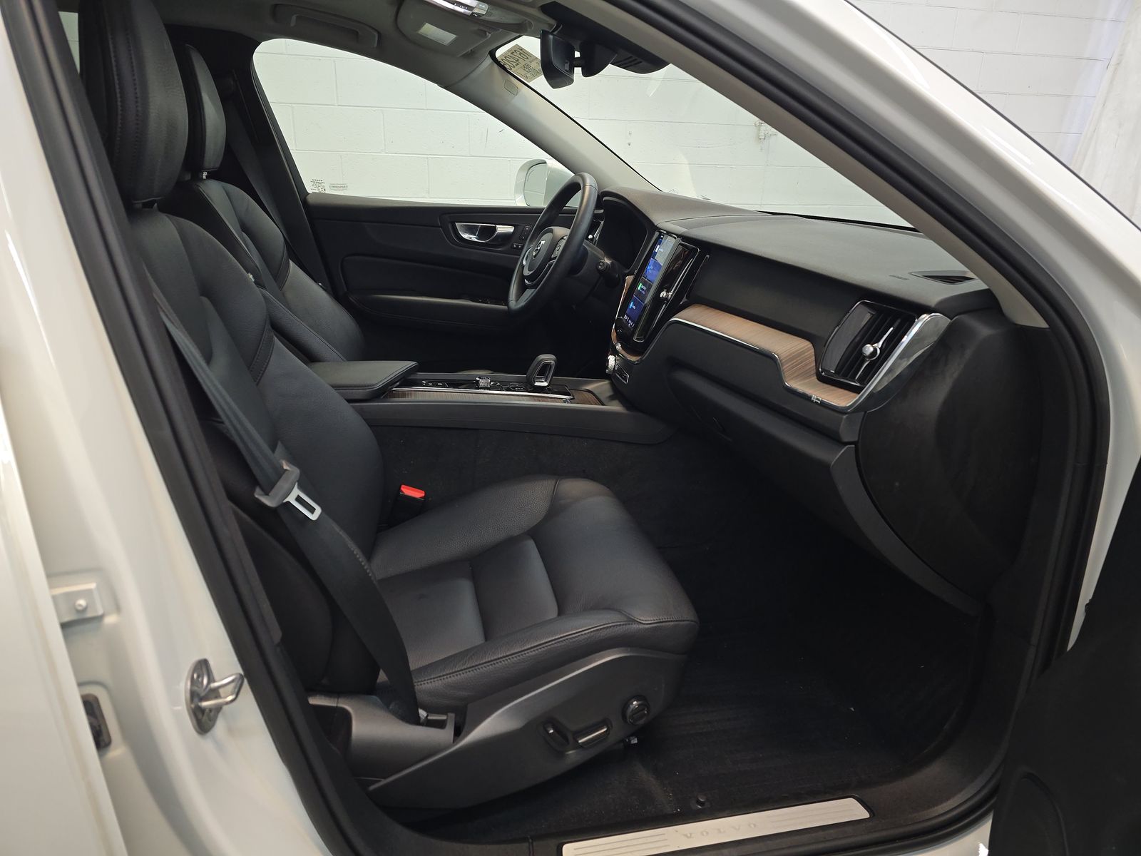 2022 Volvo XC60 B5 Momentum AWD