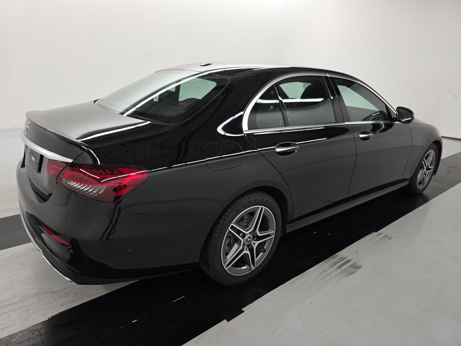 MERCEDES-BENZ E-CLASS - 5