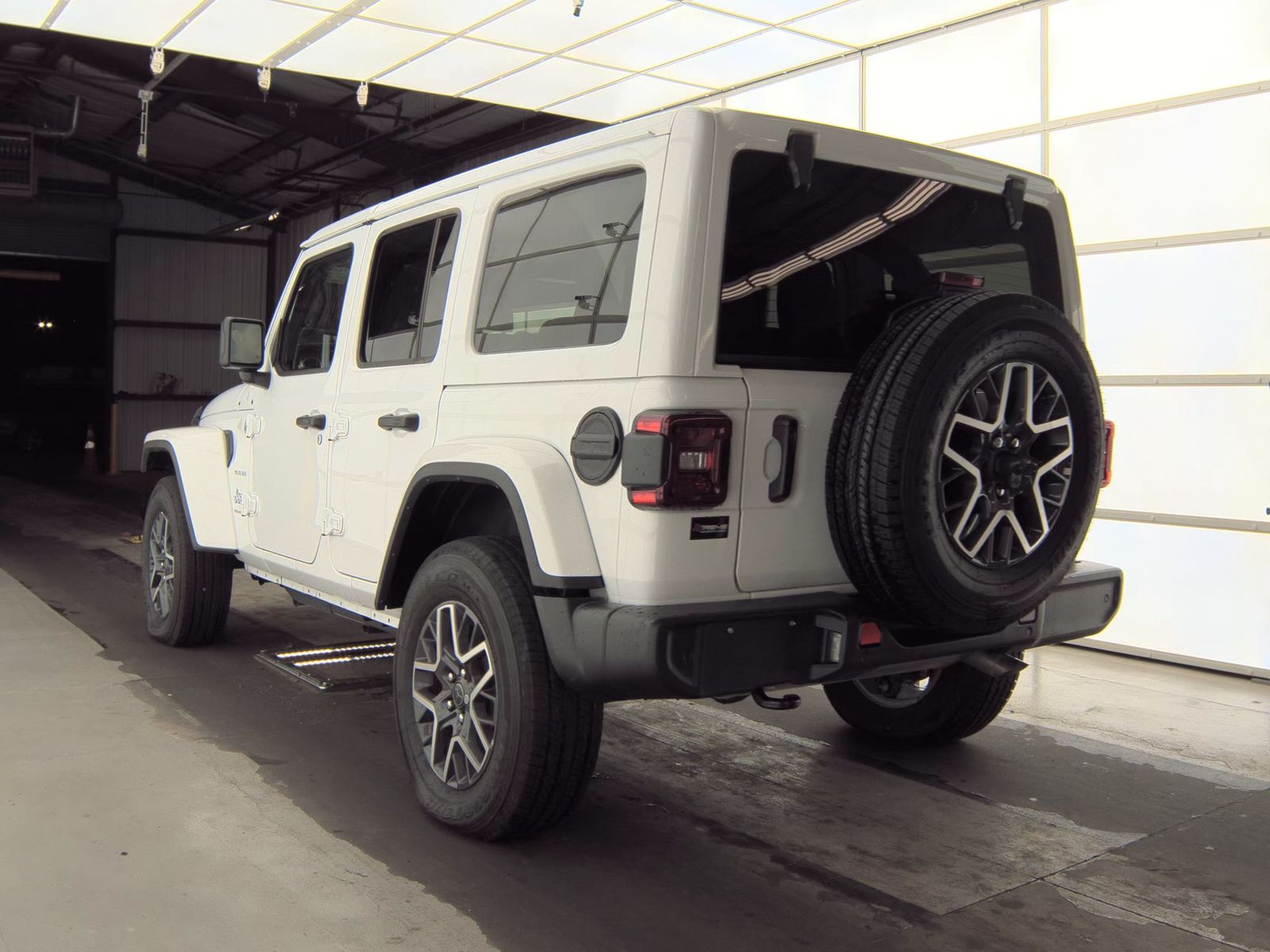 2024 Jeep Wrangler Sahara AWD