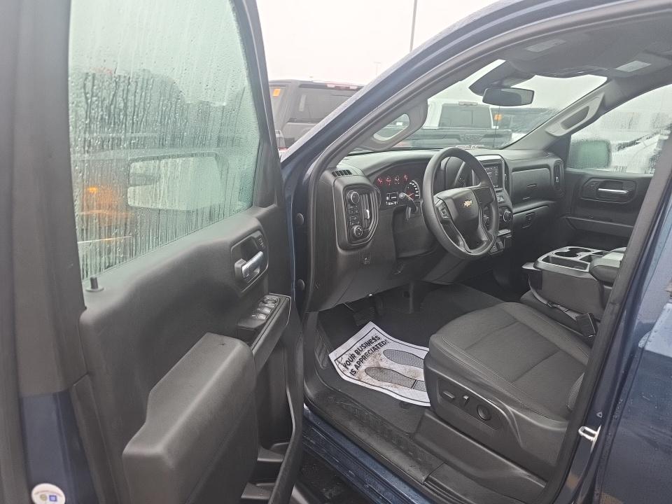 2023 Chevrolet Silverado 1500 Custom AWD