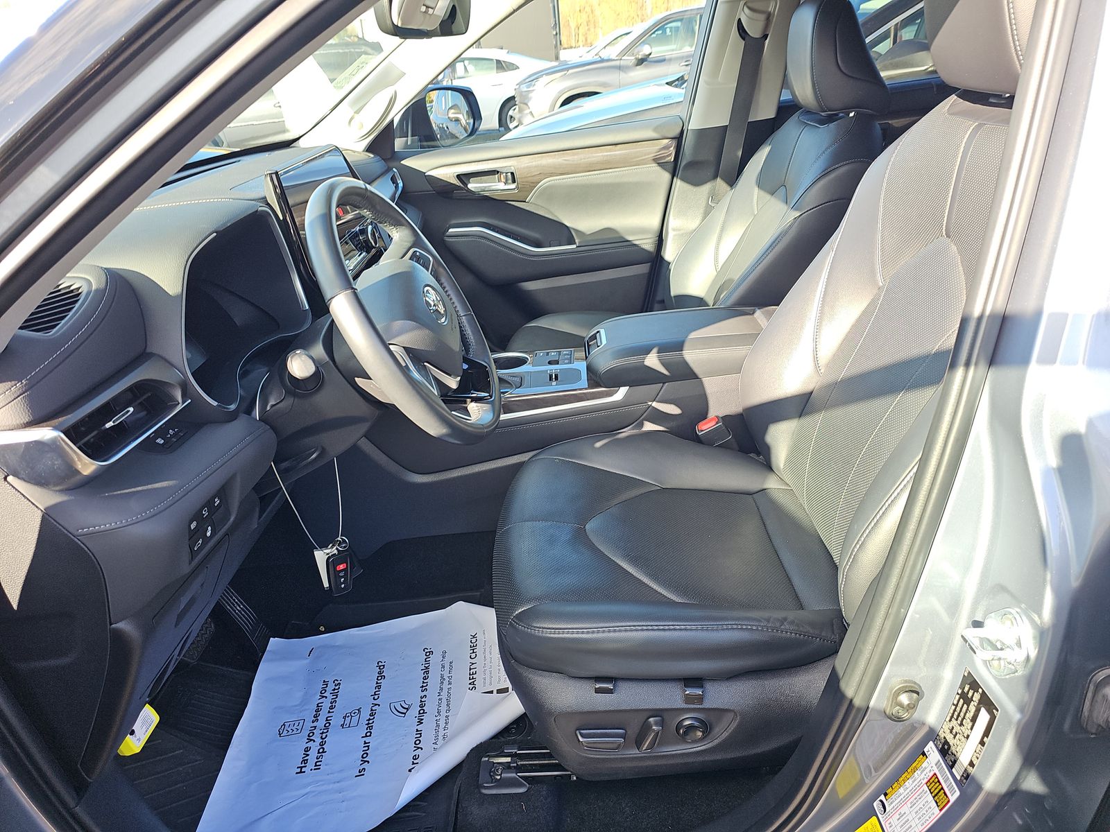 2023 Toyota Highlander Hybrid Limited AWD