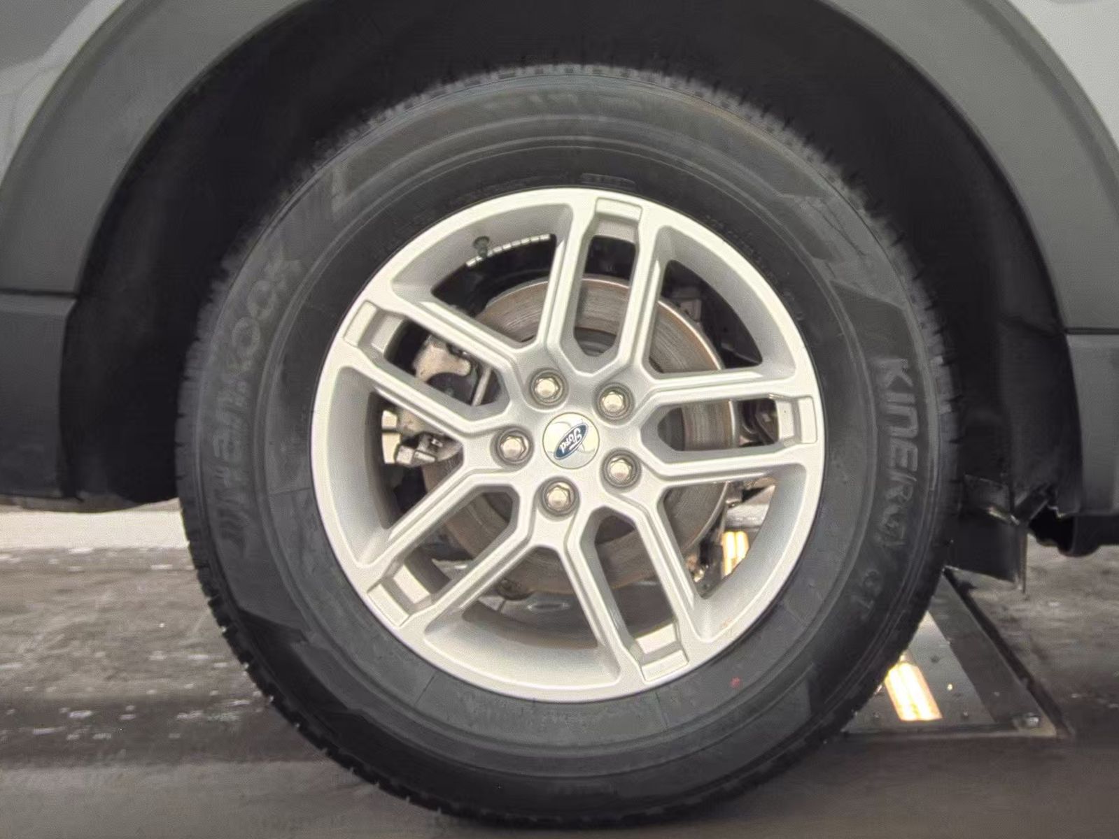 2025 Ford Explorer Active RWD