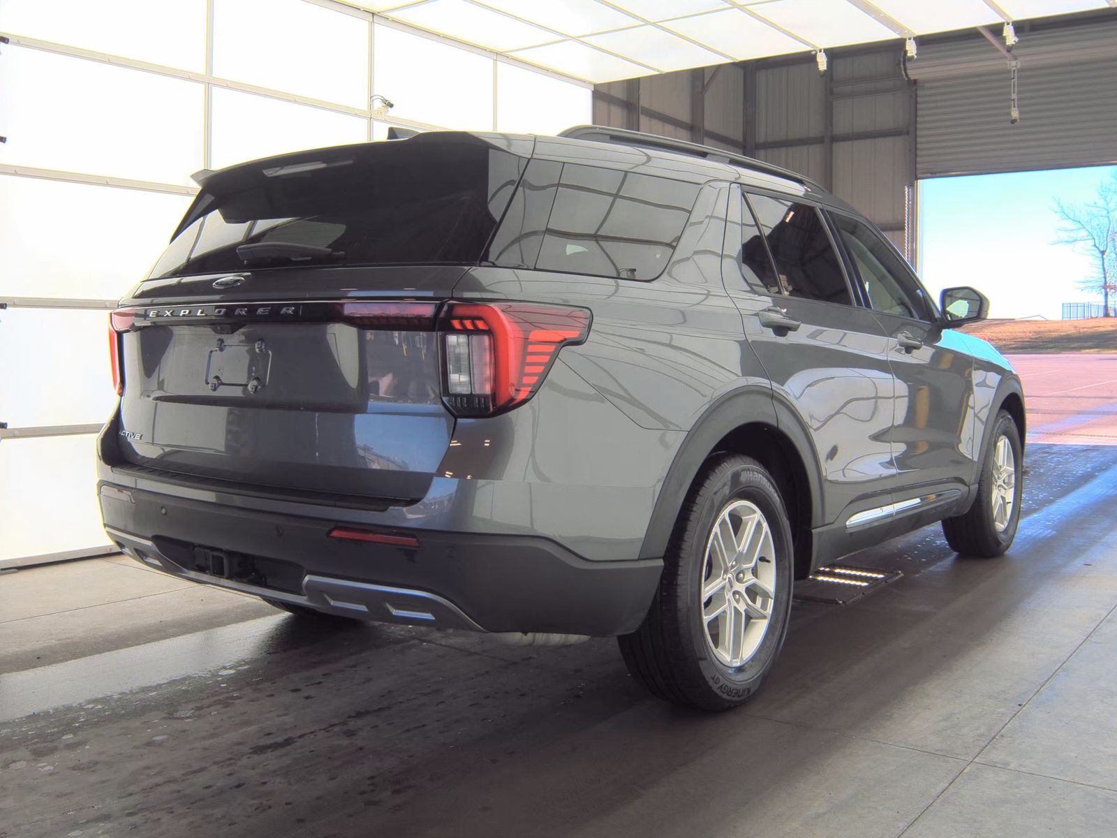 2025 Ford Explorer Active RWD