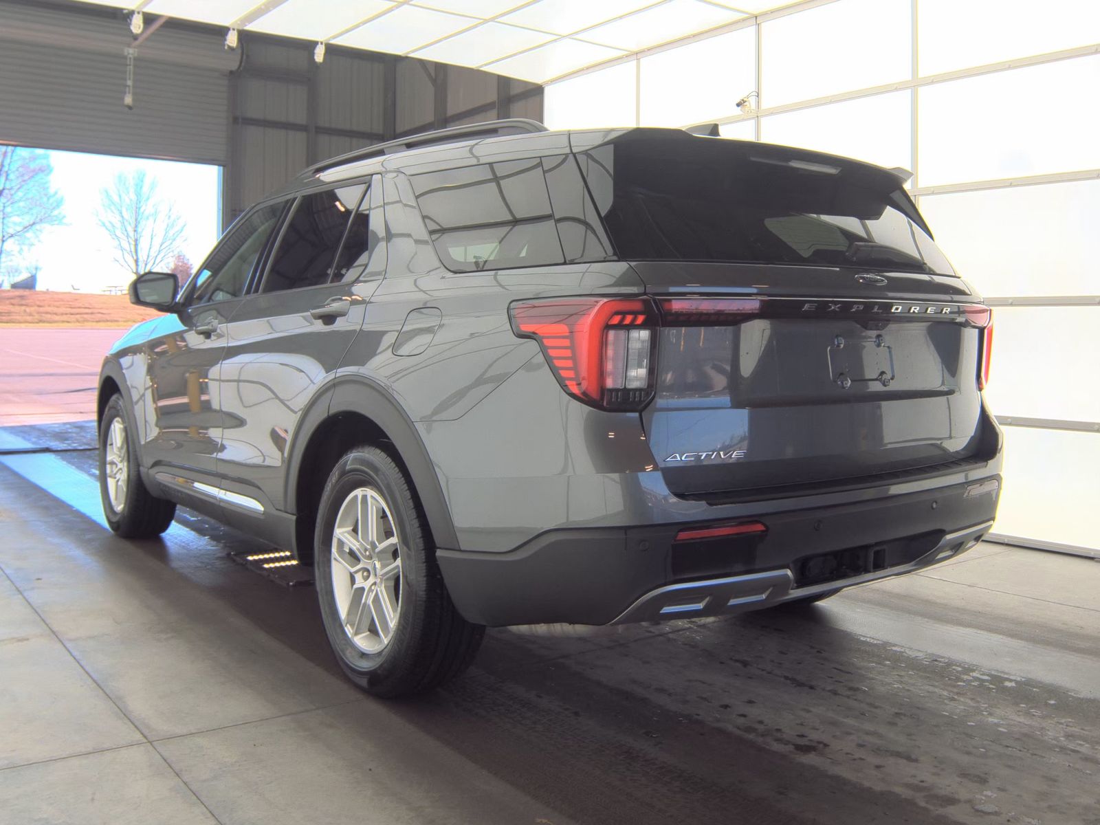 2025 Ford Explorer Active RWD