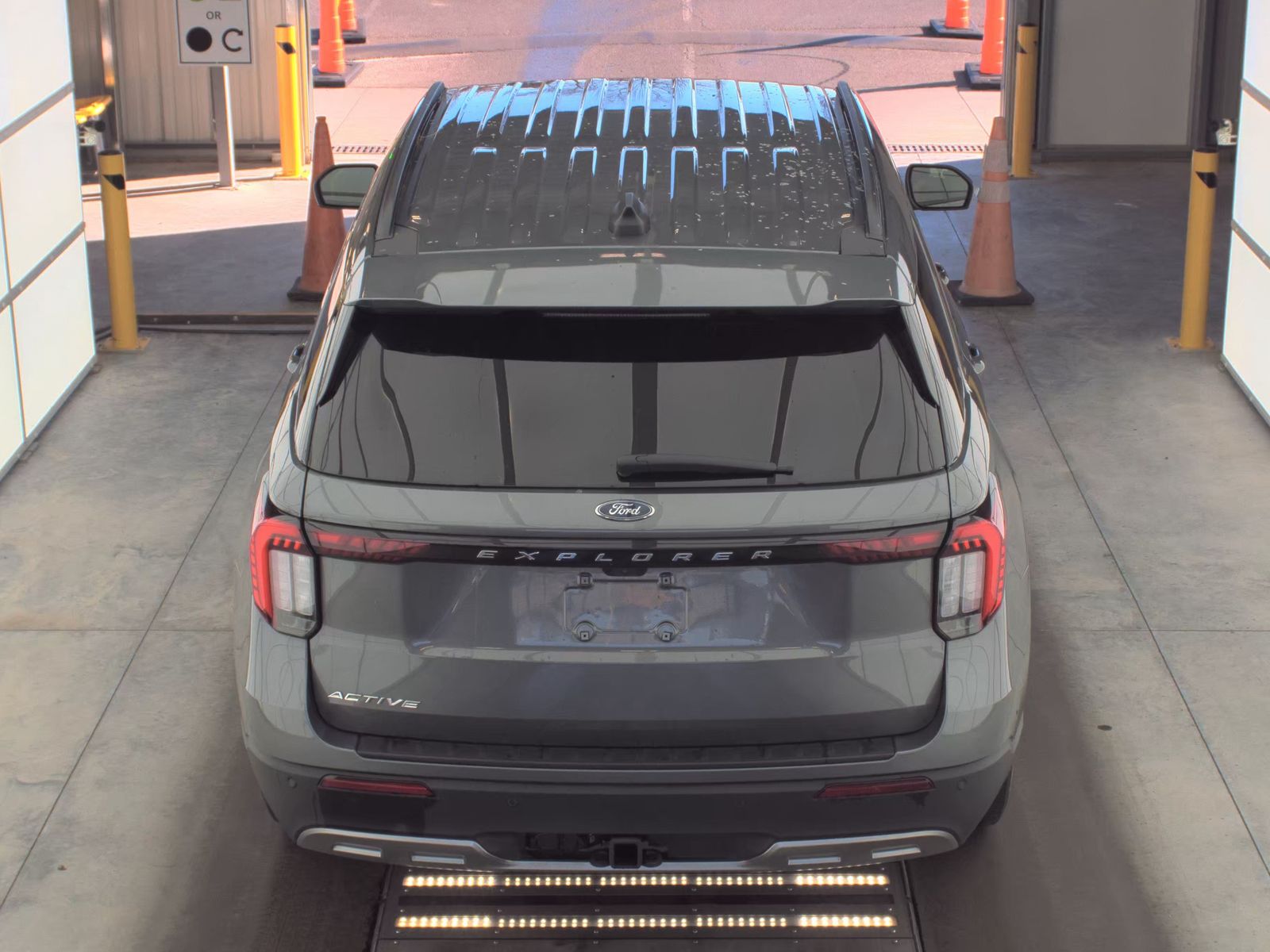 2025 Ford Explorer Active RWD