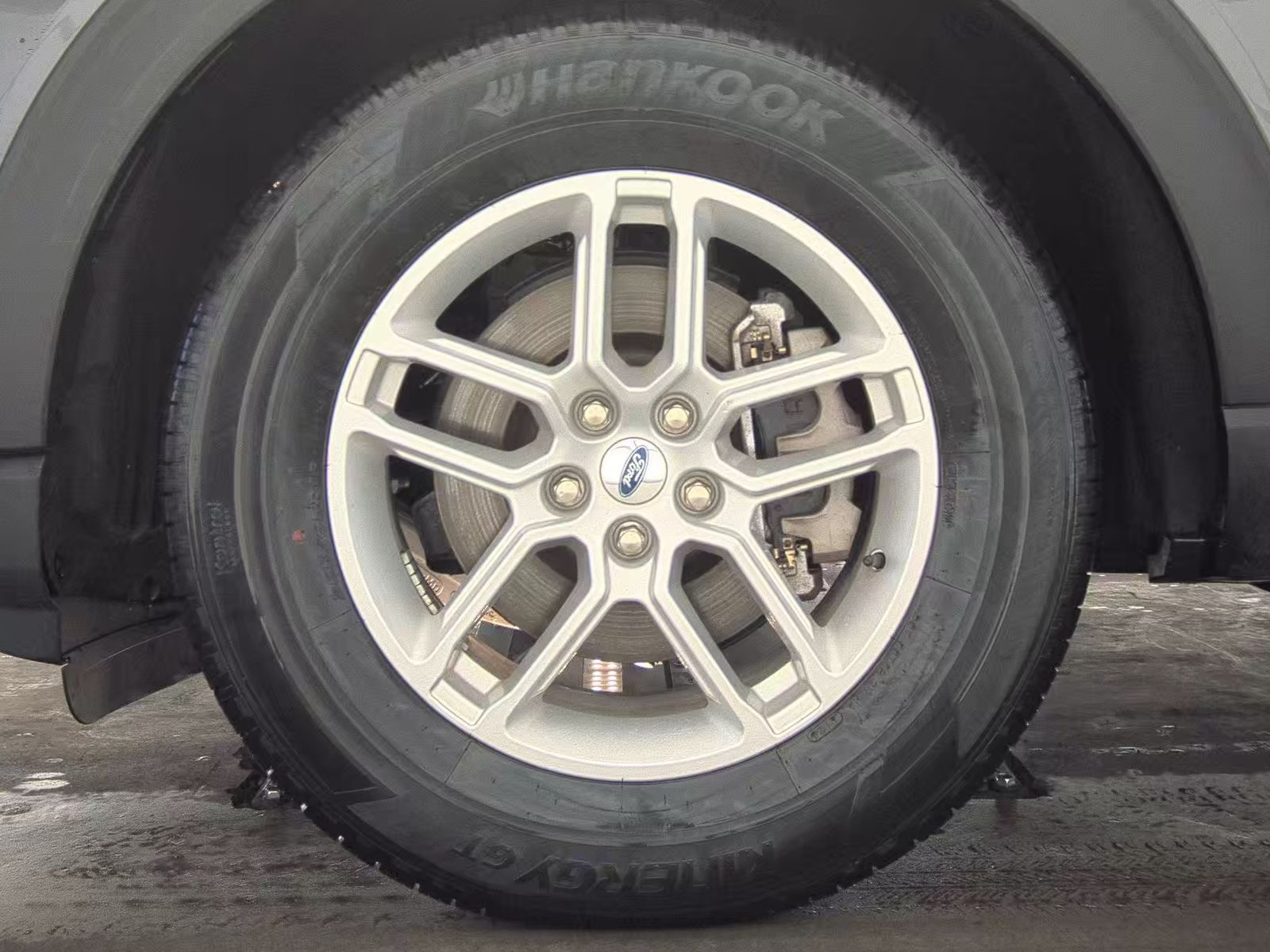 2025 Ford Explorer Active RWD