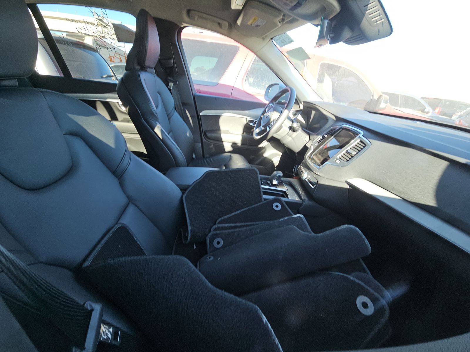 2025 Volvo XC90 B5 Core AWD