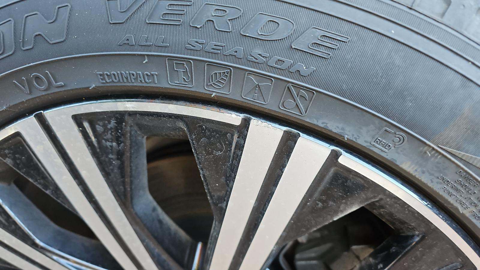 2025 Volvo XC90 B5 Core AWD