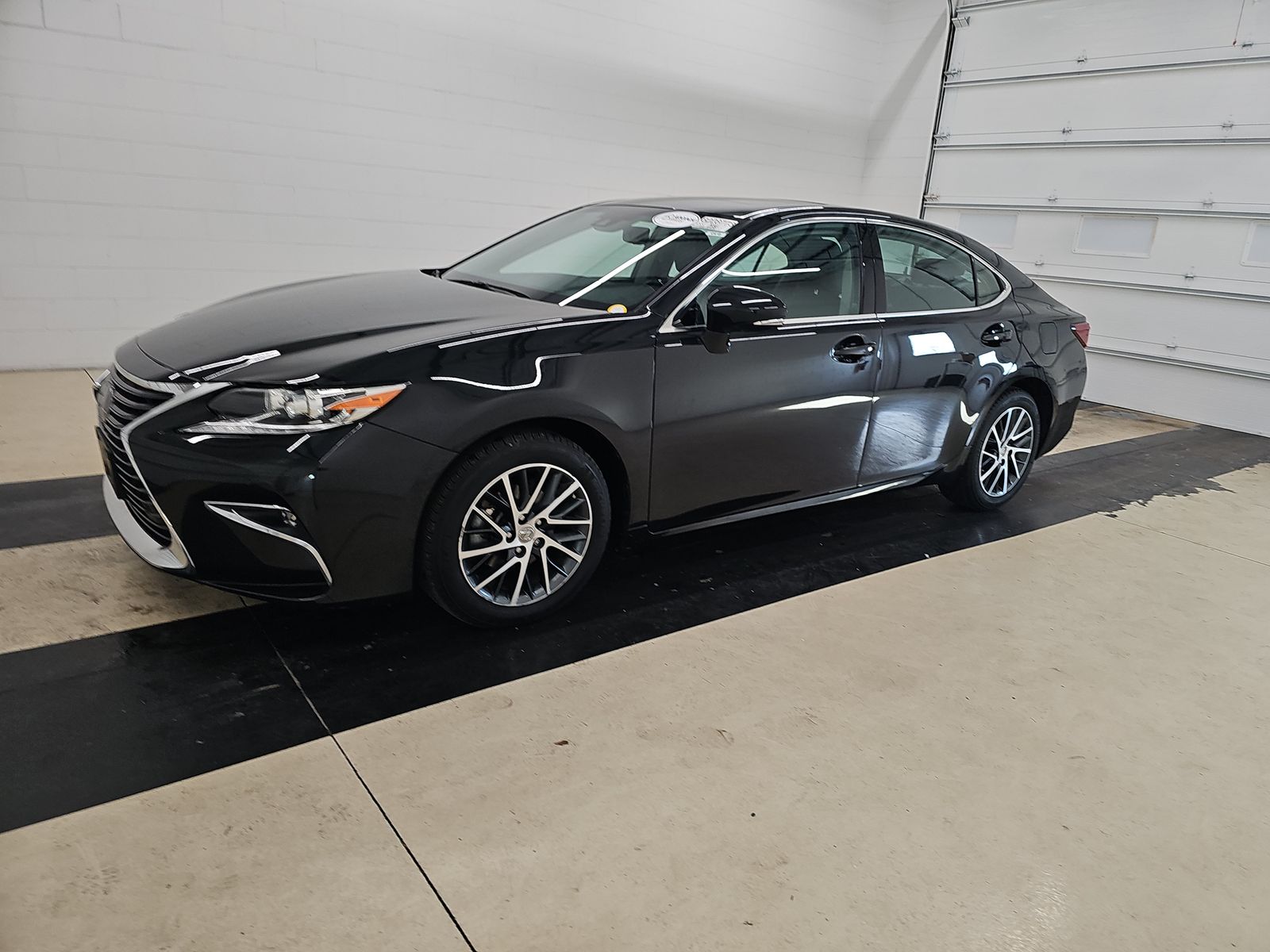 2017 Lexus ES 350's photo