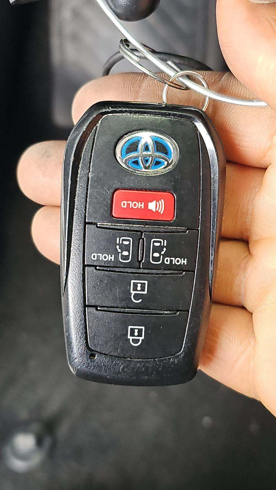 2024 Toyota Sienna LE FWD