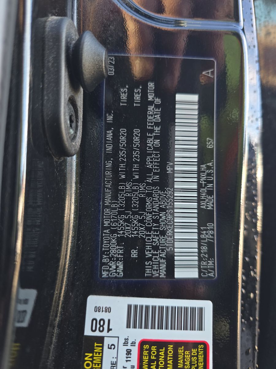 2023 Toyota Sienna Platinum FWD