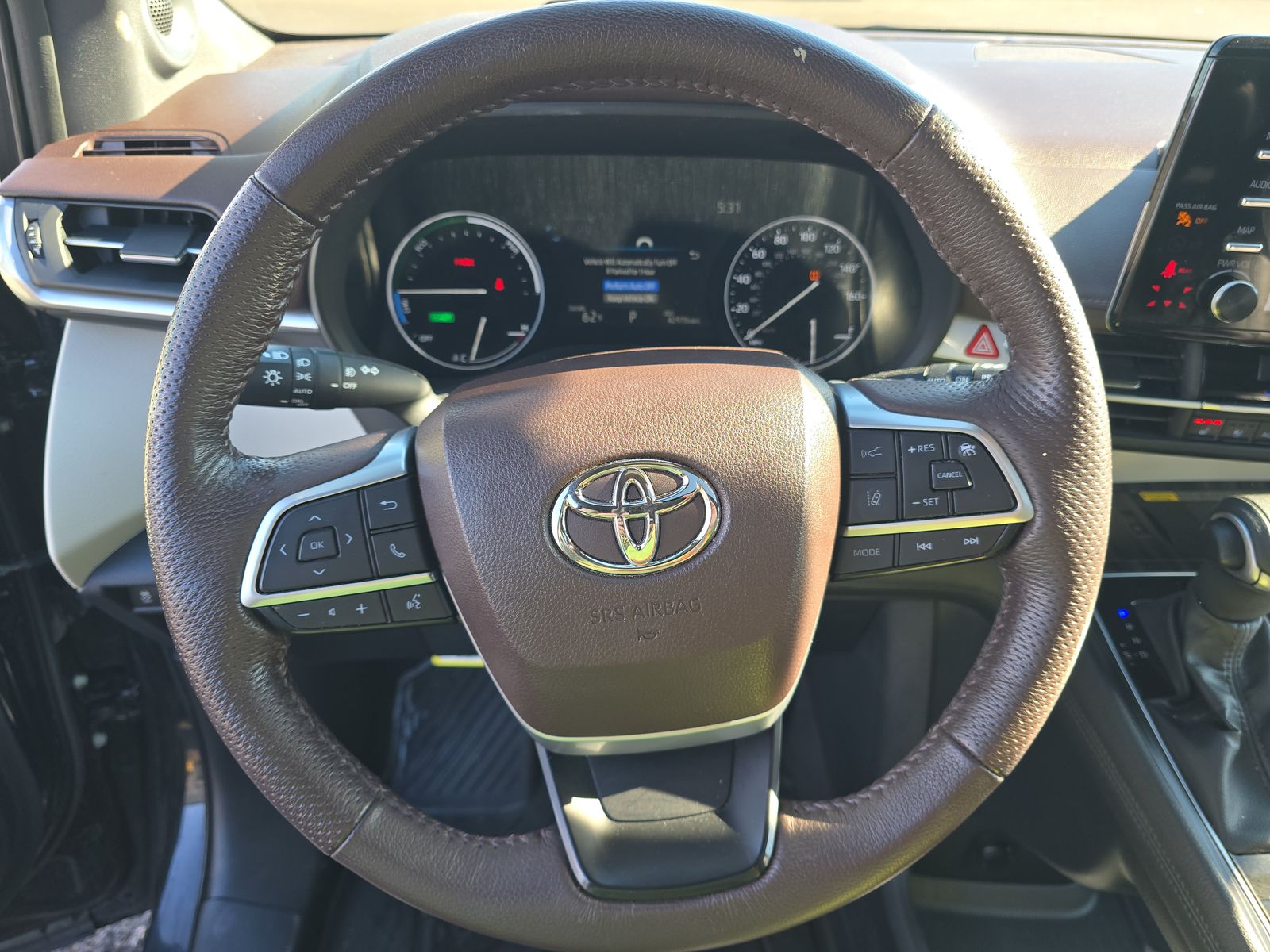 2023 Toyota Sienna Platinum FWD