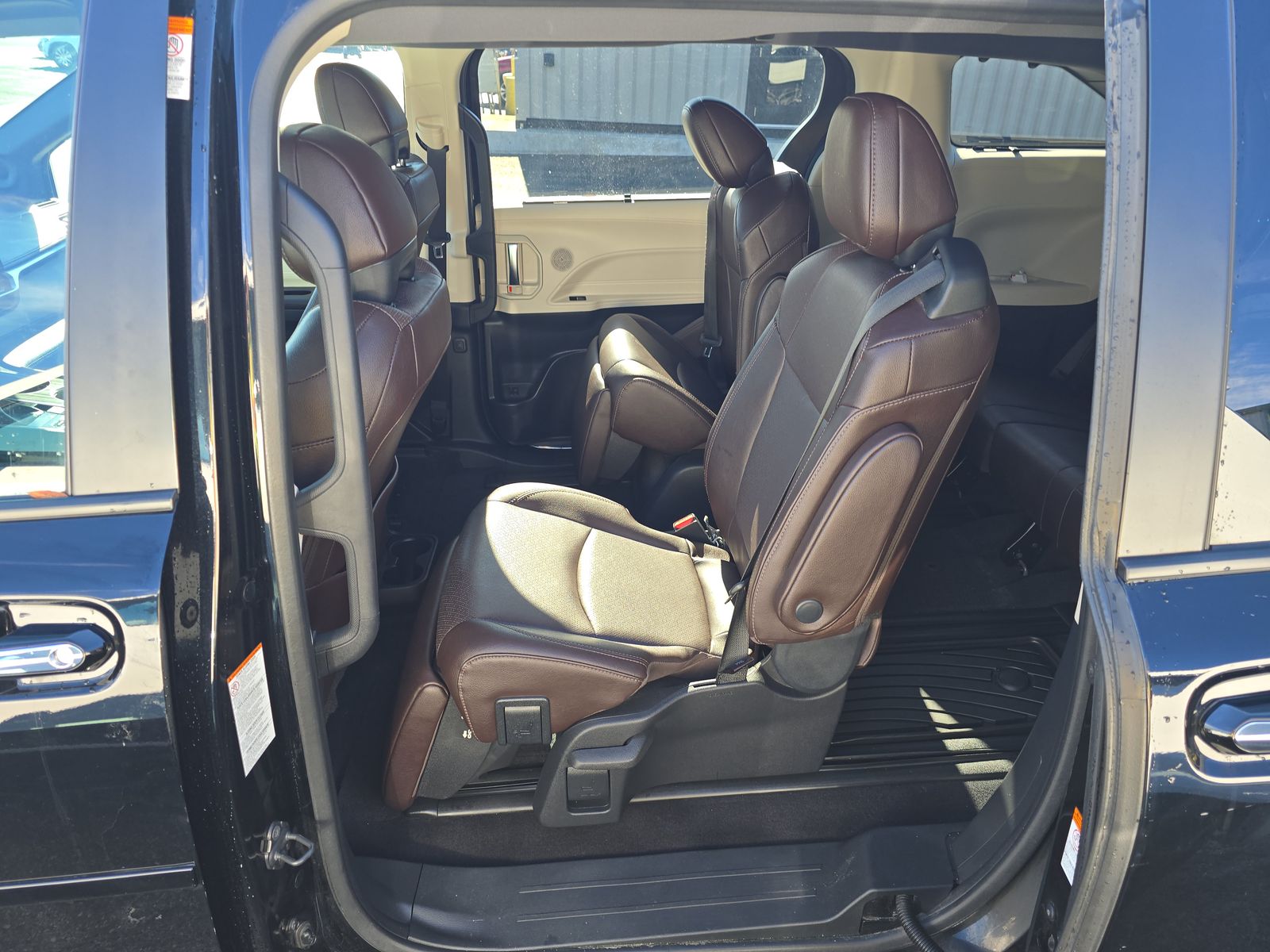 2023 Toyota Sienna Platinum FWD