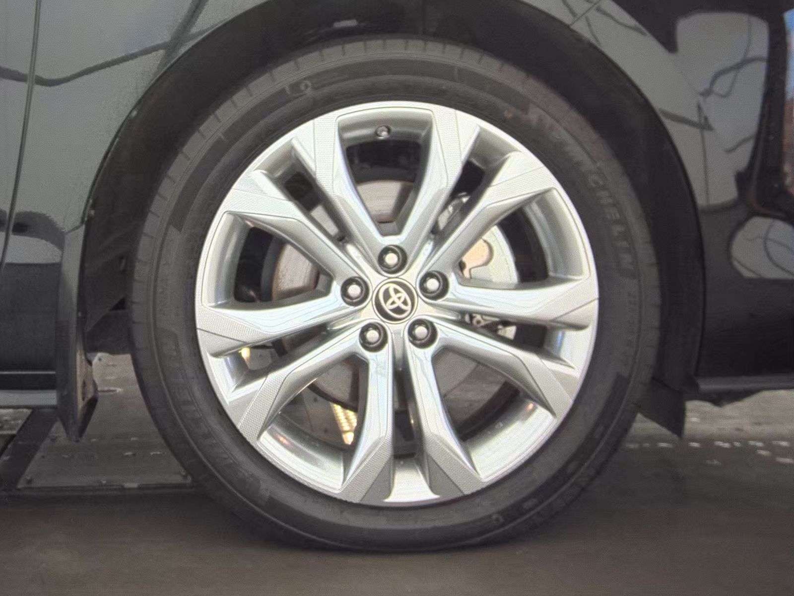 2023 Toyota Sienna Platinum FWD