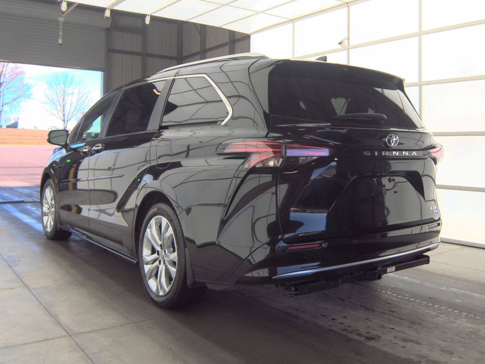 2023 Toyota Sienna Platinum FWD
