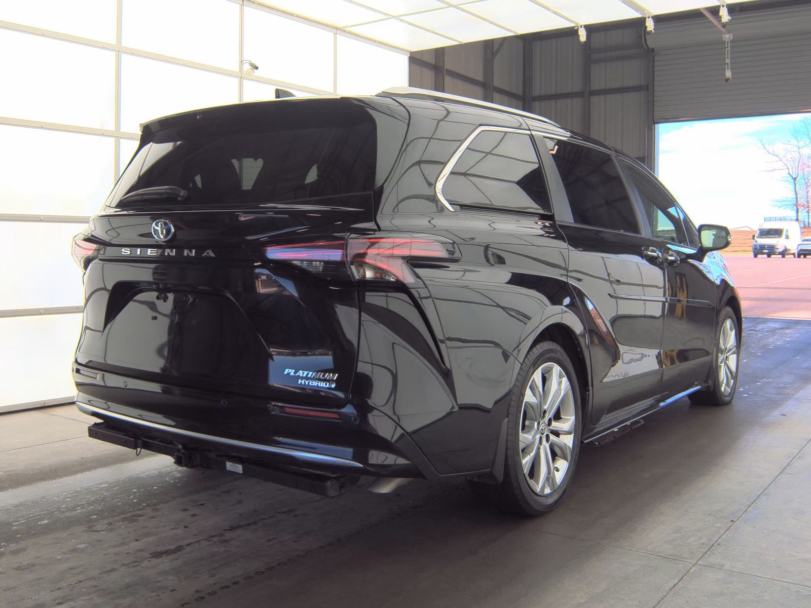 2023 Toyota Sienna Platinum FWD