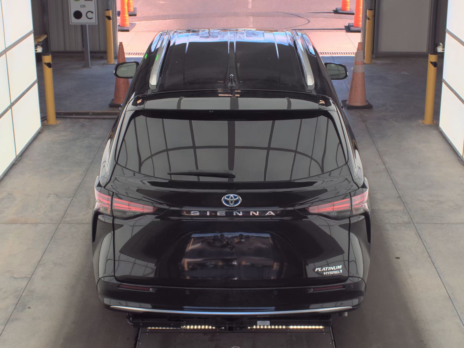 2023 Toyota Sienna Platinum FWD